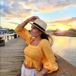 Hi 👋🏻 I’m Jenna …make me an offer I can’t refuse 😉